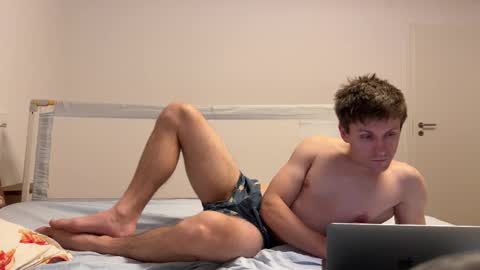 hotboyfeet92 online show from 20, 2, 2025