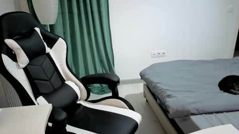 Hotboyshorny online show from 7, 4, 2026