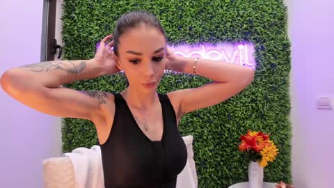 hotfallingdevil online show from 18, 11, 2025