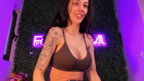 hotfallingdevil online show from 19, 3, 2026