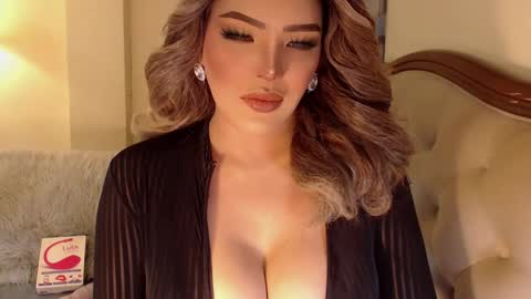 Snapshot of hotgoddesselectrax chatting on 5, 10, 2025 Miss ELY online show from 5, 10, 2025