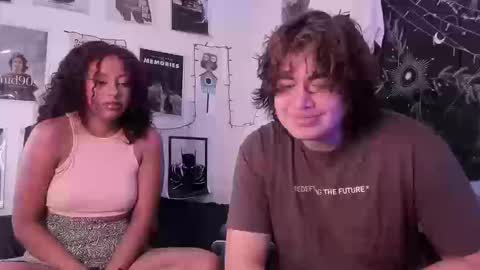 Snapshot of hothoneychile chatting on 16, 9, 2025 Sam and Nico online show from 16, 9, 2025
