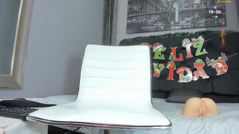 Hotkoljei online show from 27, 12, 2024