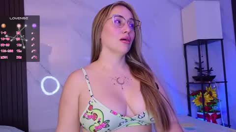 Snapshot of hotpawgmilf chatting on 18, 6, 2026 Sussy Bloom online show from 18, 6, 2026