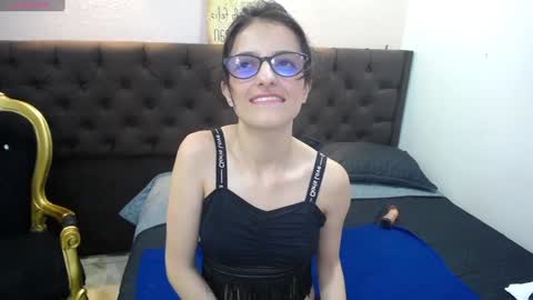 Snapshot of hottcandy21 chatting on 5, 12, 2024 HottCandy21 online show from 5, 12, 2024