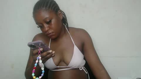 Snapshot of hottie_ebonie chatting on 4, 7, 2026 Ella online show from 4, 7, 2026