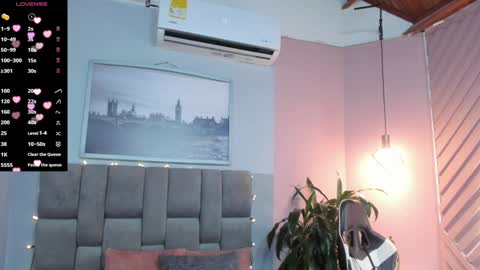 Snapshot of hottie_mine_ chatting on 4, 1, 2025 2pm - 9pm GMT-5 online show from 4, 1, 2025