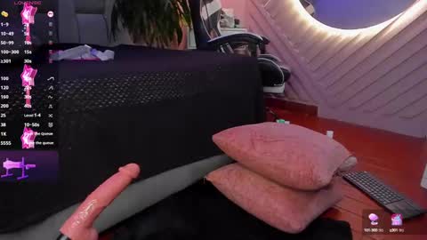 Snapshot of hottie_mine_ chatting on 2, 3, 2025 2pm - 9pm GMT-5 online show from 2, 3, 2025