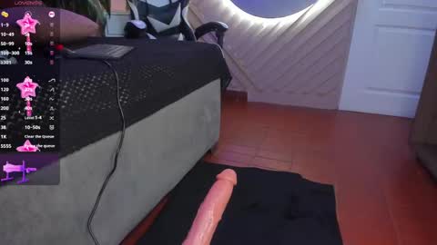 Snapshot of hottie_mine_ chatting on 5, 3, 2025 2pm - 9pm GMT-5 online show from 5, 3, 2025
