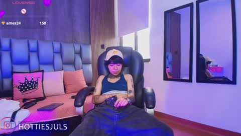 Snapshot of hottiesjuls chatting on 8, 7, 2026 Juls online show from 8, 7, 2026