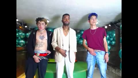 HOWENTS online show from 1, 2, 2025