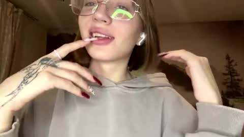 hsiuscherich online show from 21, 12, 2025