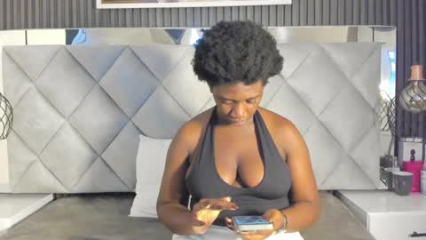Snapshot of huddah_cam chatting on 19, 9, 2025 huddah online show from 19, 9, 2025