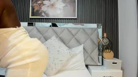 Snapshot of huddah_cam chatting on 28, 10, 2025 huddah online show from 28, 10, 2025