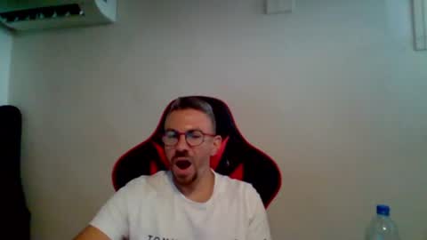Snapshot of huge__cumshot chatting on 15, 7, 2026 huge__cumshot online show from 15, 7, 2026