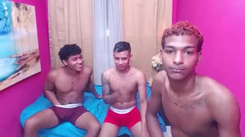 Snapshot of hugecock_black chatting on 12, 1, 2026 jose bigcock i like masturbate my big dick and finger my ass hole i am so hot online show from 12, 1, 2026