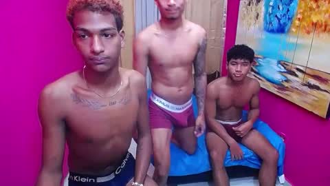 Snapshot of hugecock_black chatting on 14, 1, 2026 jose bigcock i like masturbate my big dick and finger my ass hole i am so hot online show from 14, 1, 2026