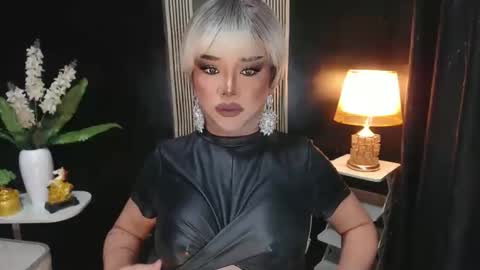 Snapshot of hugecockchristine chatting on 27, 4, 2026 Christine online show from 27, 4, 2026