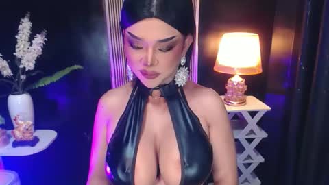 Snapshot of hugecockchristine chatting on 29, 4, 2026 Christine online show from 29, 4, 2026