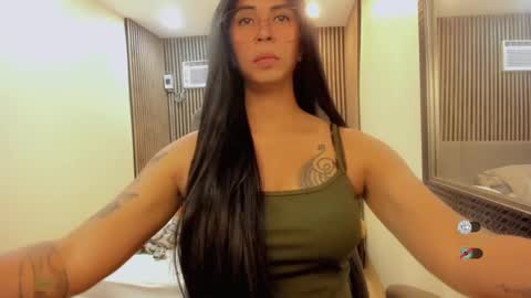 Snapshot of hugecockgoddessxxx chatting on 30, 12, 2024 Queen karen grey online show from 30, 12, 2024