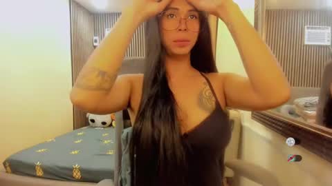 Snapshot of hugecockgoddessxxx chatting on 31, 12, 2024 Queen karen grey online show from 31, 12, 2024