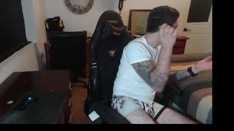 Snapshot of hungmtnman2256 chatting on 1, 4, 2026 hungmtnman2256 online show from 1, 4, 2026
