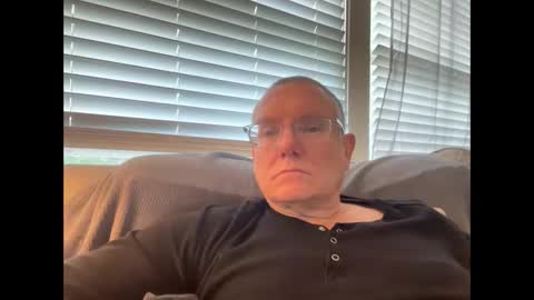 Snapshot of hungron9 chatting on 15, 10, 2025 AARON online show from 15, 10, 2025