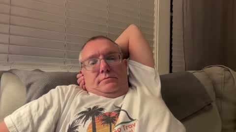 Snapshot of hungron9 chatting on 31, 10, 2025 AARON online show from 31, 10, 2025