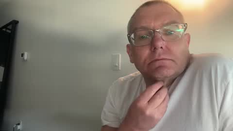 Snapshot of hungron9 chatting on 14, 11, 2025 AARON online show from 14, 11, 2025