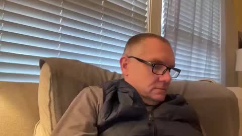 Snapshot of hungron9 chatting on 20, 11, 2025 AARON online show from 20, 11, 2025