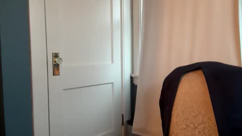 Snapshot of hungron9 chatting on 4, 12, 2025 AARON online show from 4, 12, 2025