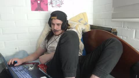 Snapshot of hungweeb chatting on 12, 2, 2025 Rod online show from 12, 2, 2025