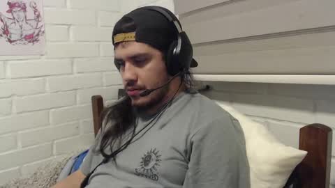 Snapshot of hungweeb chatting on 14, 10, 2025 Rod online show from 14, 10, 2025