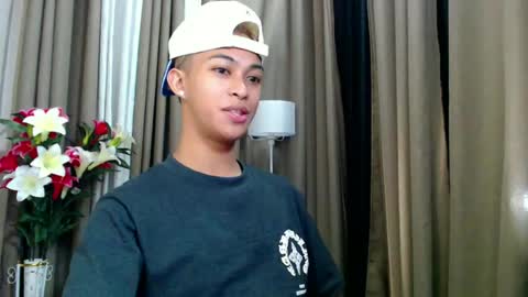 Snapshot of hunk_edward chatting on 23, 6, 2026 hunk_edward online show from 23, 6, 2026