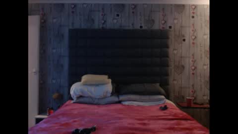 HunterandEsme online show from 21, 1, 2025