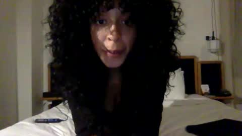 Snapshot of hunyybunz chatting on 1, 1, 2025 Goddess Hunyy online show from 1, 1, 2025