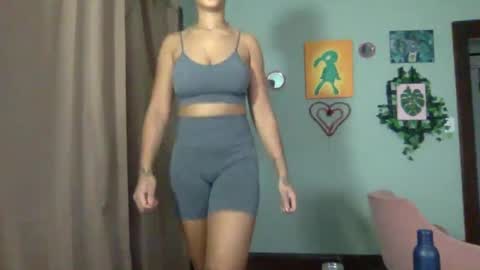 Snapshot of hunyybunz chatting on 8, 1, 2025 Goddess Hunyy online show from 8, 1, 2025