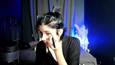 Snapshot of hyeon_jin chatting on 4, 3, 2025 Hyeon Jin online show from 4, 3, 2025