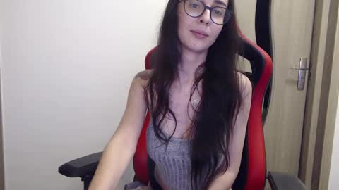 Emma Ava online show from 5, 3, 2025