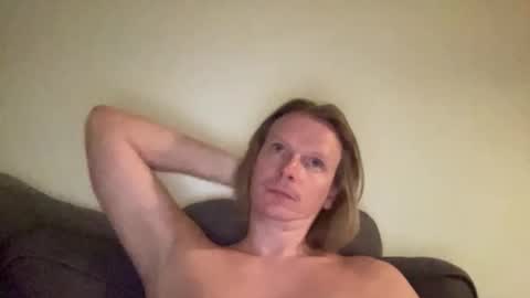 Snapshot of hypnotised85 chatting on 1, 11, 2025 hypnotised85 online show from 1, 11, 2025