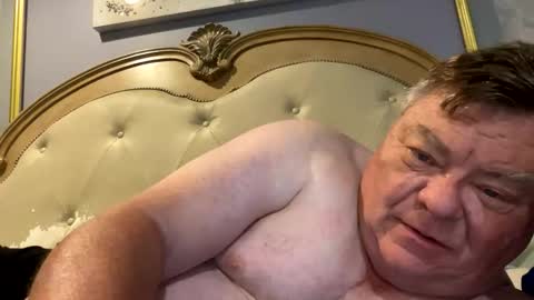 Snapshot of hypnotizing4u chatting on 2, 6, 2026 hypnotizing4u online show from 2, 6, 2026