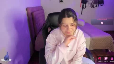 Hello Im Julieta Im 25 years old and I love being here. Thank you for visiting my living room. The only rule is that you hap online show from 22, 11, 2025