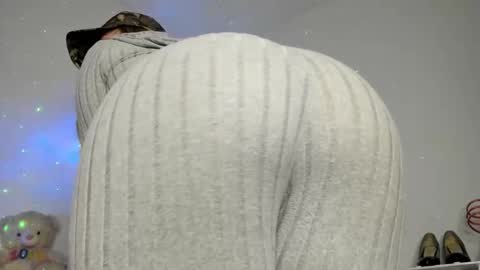 Hyun Joo online show from 27, 2, 2026