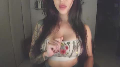 Snapshot of i_cant_believe_its_you chatting on 3, 11, 2025 Lana Banana online show from 3, 11, 2025