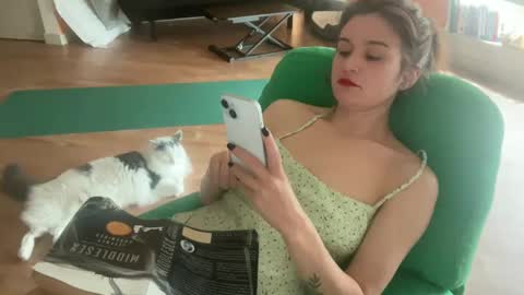 Snapshot of i_love_olive chatting on 8, 9, 2025 Olive online show from 8, 9, 2025