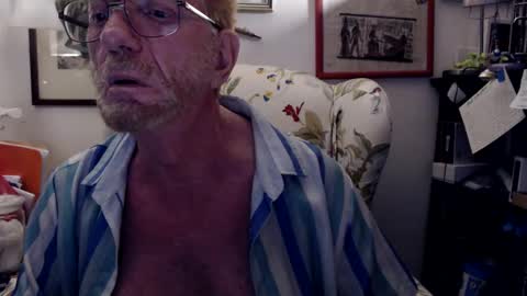 Snapshot of i_submissive_slut chatting on 16, 9, 2025 ImYourBitch online show from 16, 9, 2025