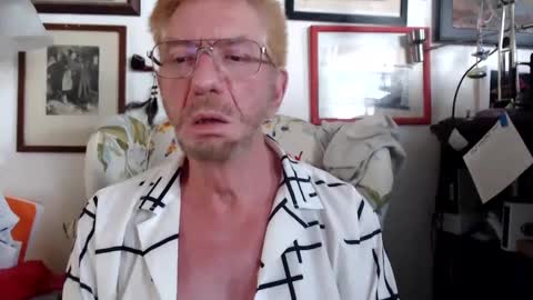 Snapshot of i_submissive_slut chatting on 2, 10, 2025 ImYourBitch online show from 2, 10, 2025