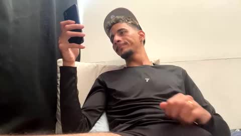 Snapshot of iamsazon chatting on 4, 11, 2025 IAmSazon online show from 4, 11, 2025