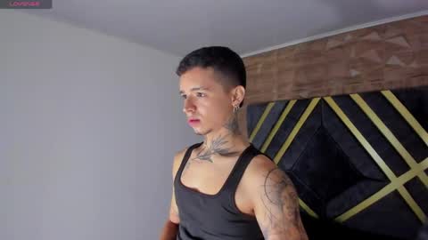 Snapshot of ian_castillo_ chatting on 25, 4, 2026 IAN CASTILLO online show from 25, 4, 2026