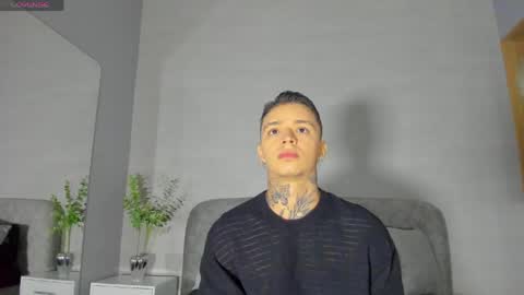 Snapshot of ian_castillo_ chatting on 8, 6, 2026 IAN CASTILLO online show from 8, 6, 2026